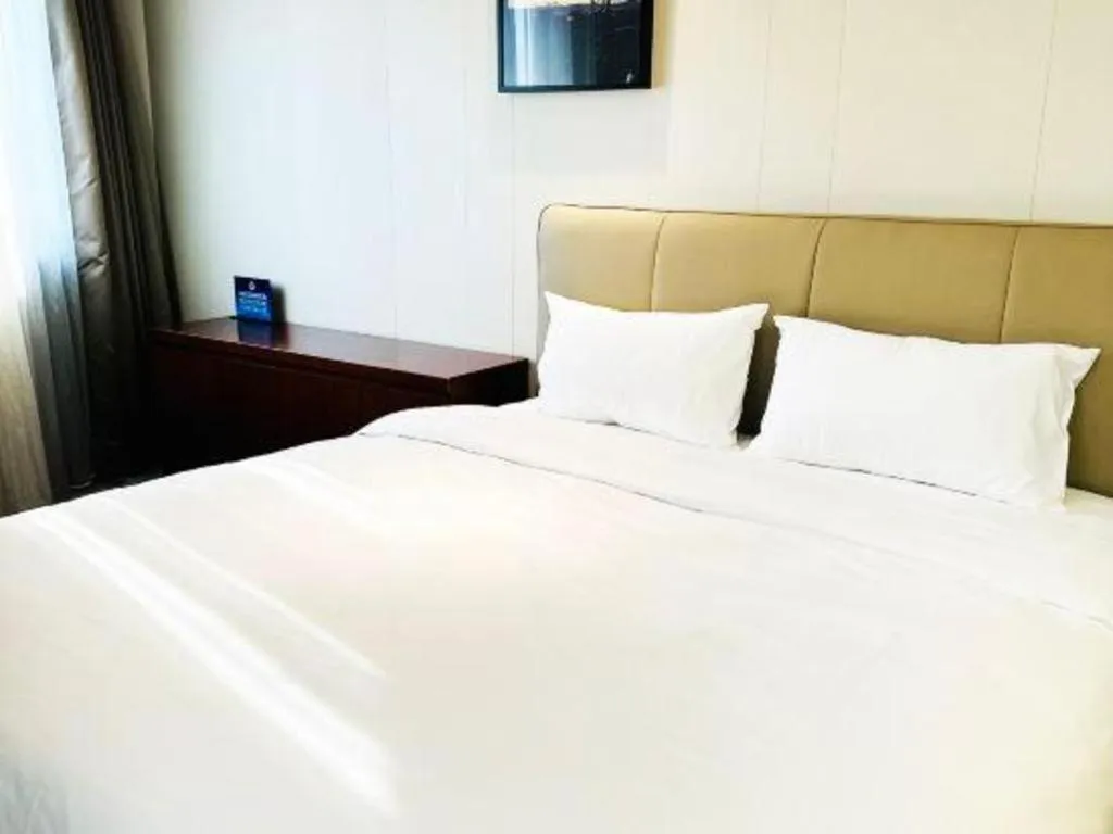 Bed in Grand Skylight Catic Hotel