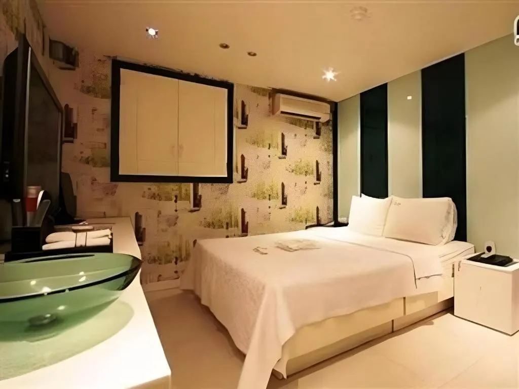 Bed in Fox Hotel