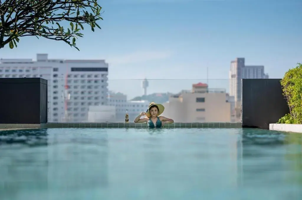 Page 10 Hotel Page 10 Hotel