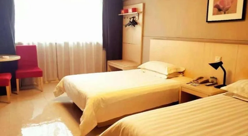Bed in Jinjiang Inn Jiaxing South Lake