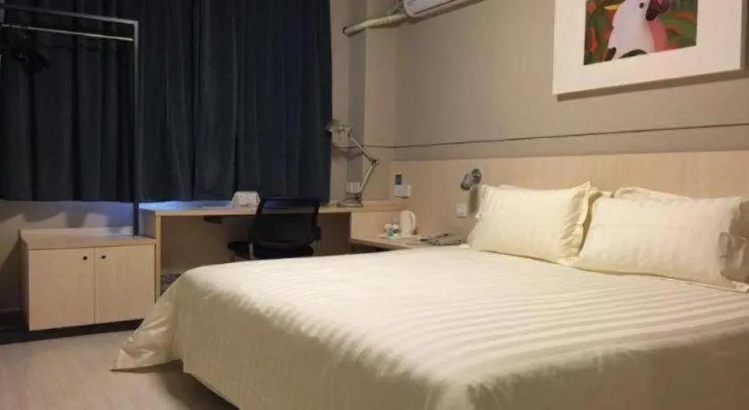 Bed in Jinjiang Inn Jiaxing South Lake