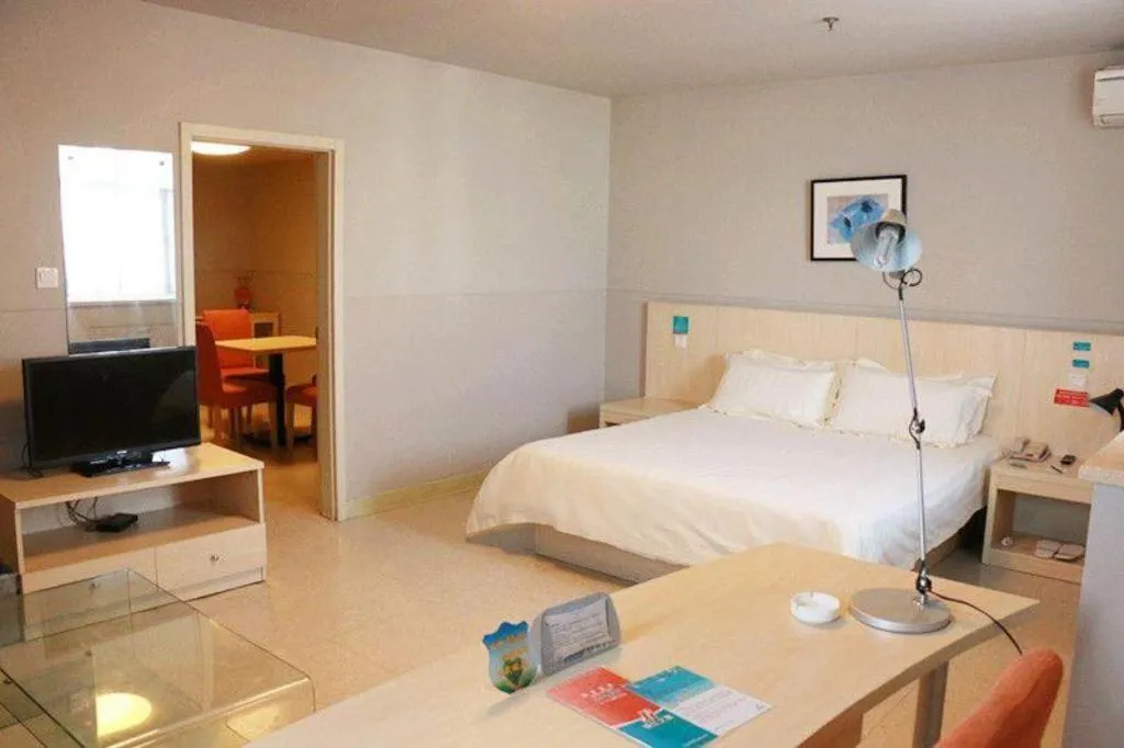 Bed in Jinjiang Inn Jiaxing South Lake