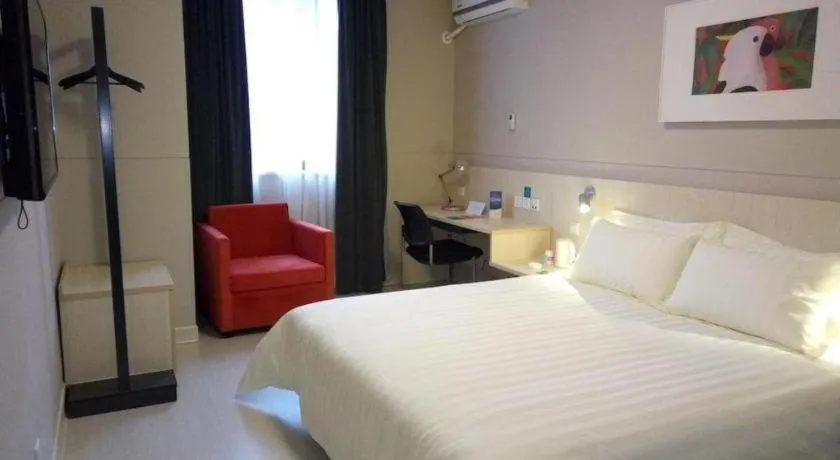 Bed in Jinjiang Inn Jiaxing South Lake