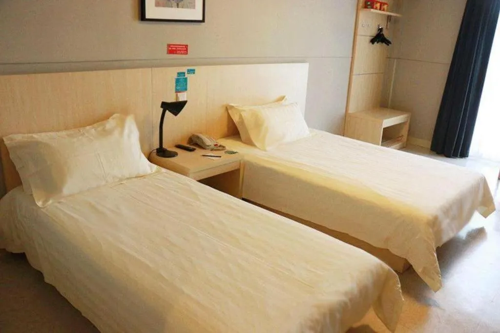 Bed in Jinjiang Inn Jiaxing South Lake
