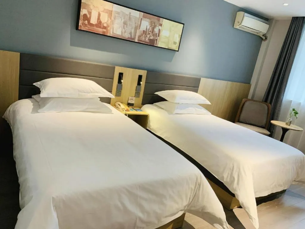 Bed in Jinjiang Inn Jiaxing South Lake