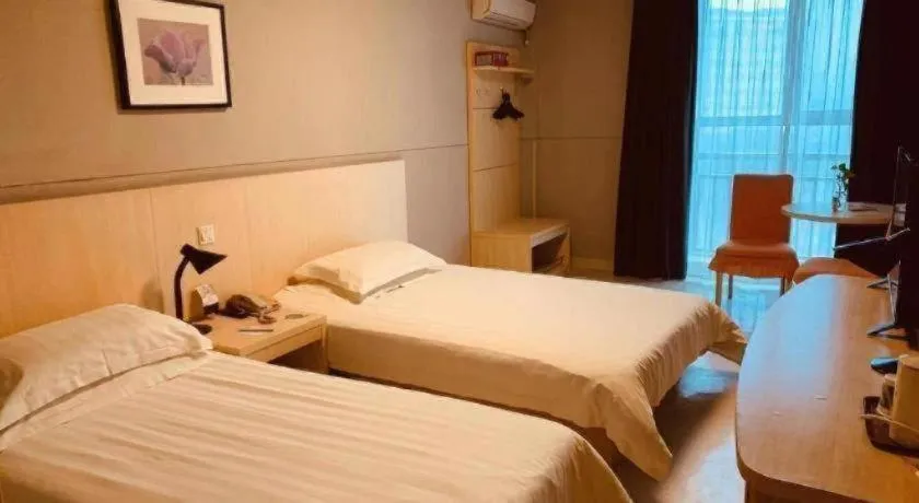 Bed in Jinjiang Inn Jiaxing South Lake