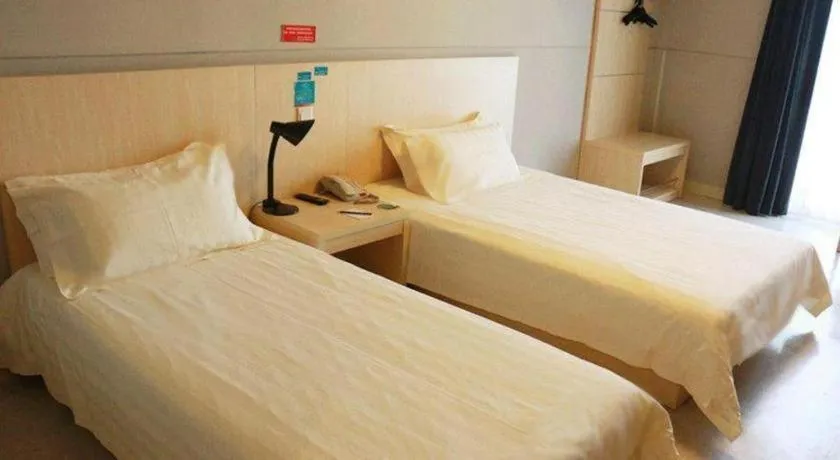 Bed in Jinjiang Inn Jiaxing South Lake