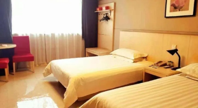 Bed in Jinjiang Inn Jiaxing South Lake