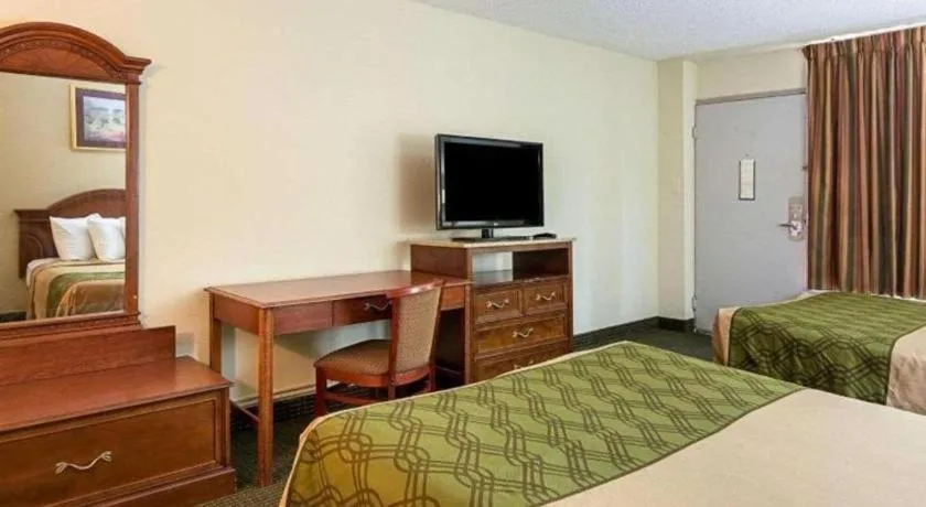 Bed in Econo Lodge Near Quantico Marine Base