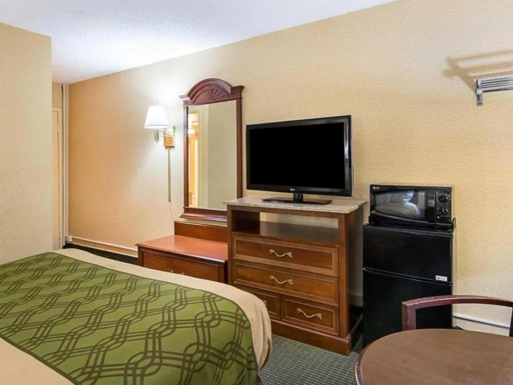 Bed in Econo Lodge Near Quantico Marine Base