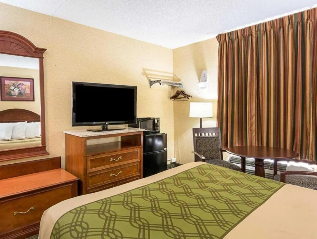 Bed in Econo Lodge Near Quantico Marine Base