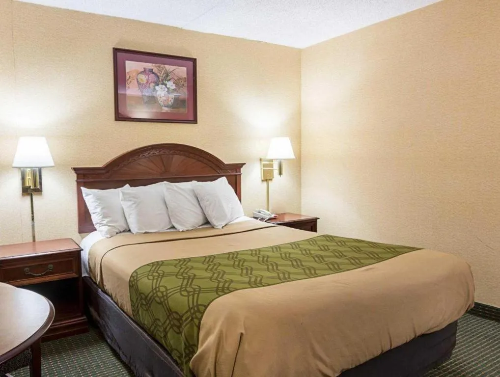 Bed in Econo Lodge Near Quantico Marine Base
