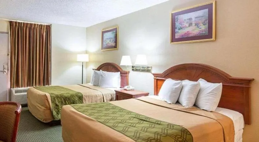 Bed in Econo Lodge Near Quantico Marine Base