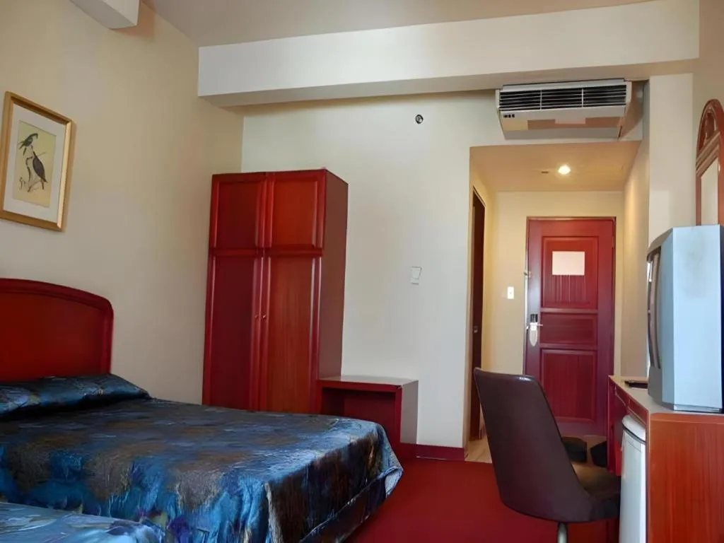 Bed in Great Eastern Hotel Quezon City