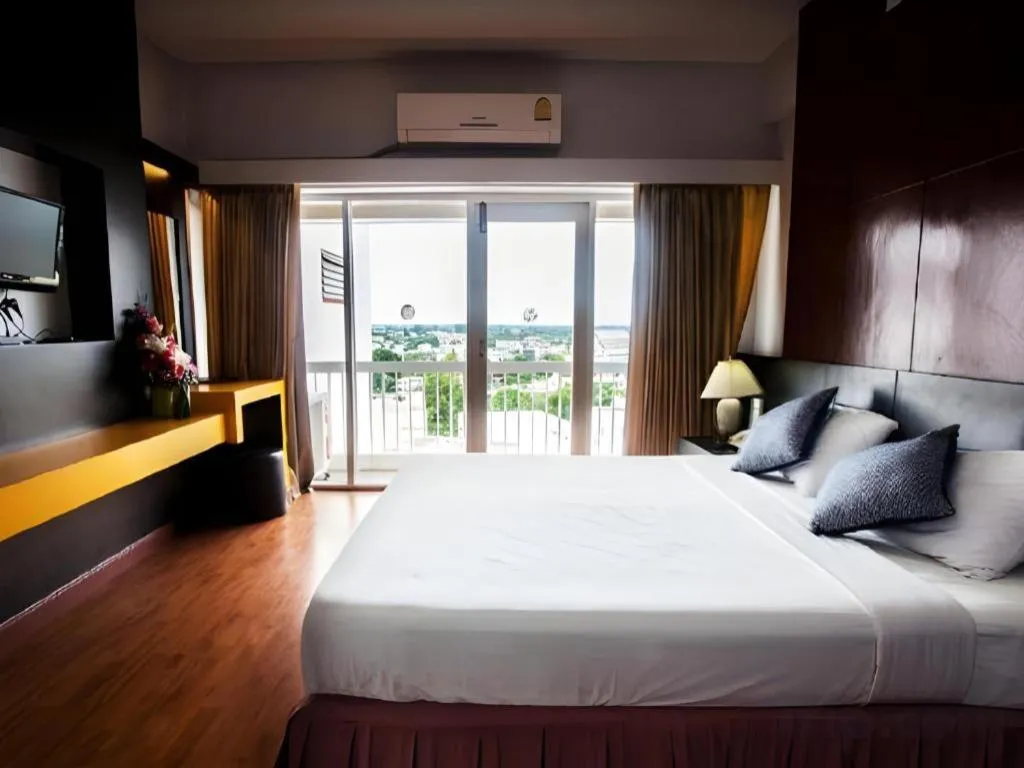 Bed in Pailyn Phitsanulok Hotel