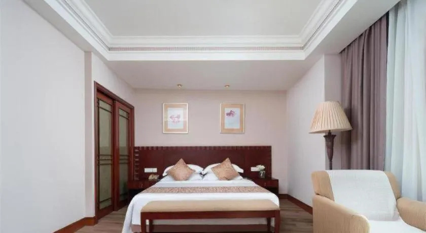 Bed in Sanya Baohong Hotel