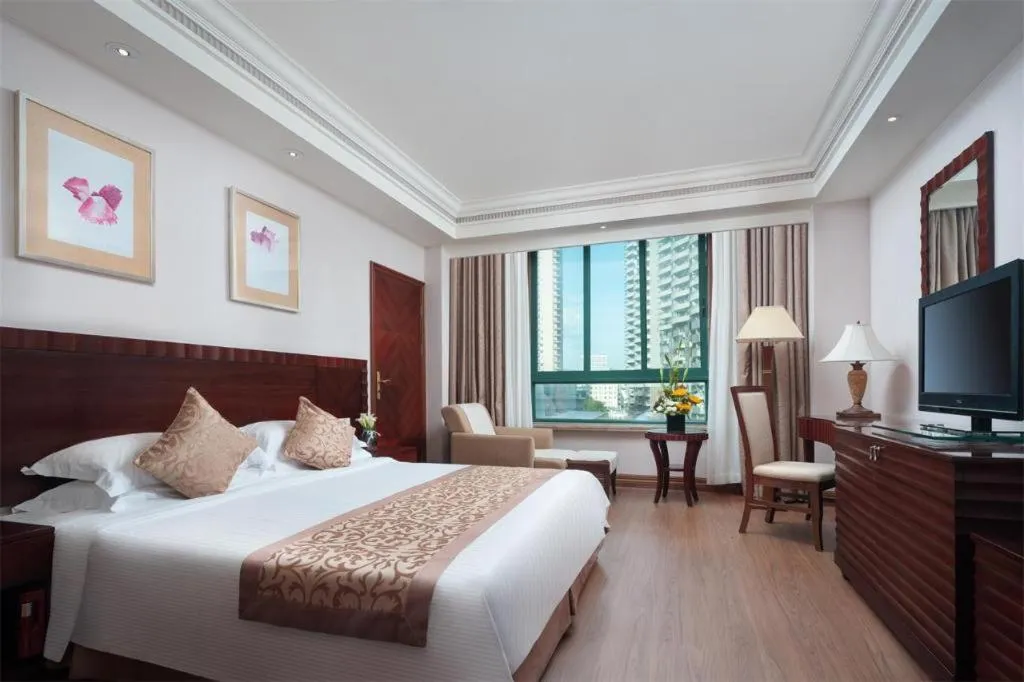 Bed in Sanya Baohong Hotel