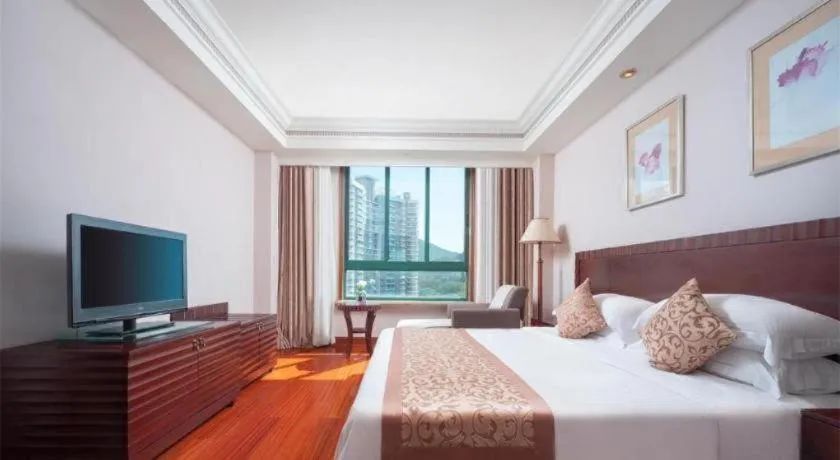 Bed in Sanya Baohong Hotel