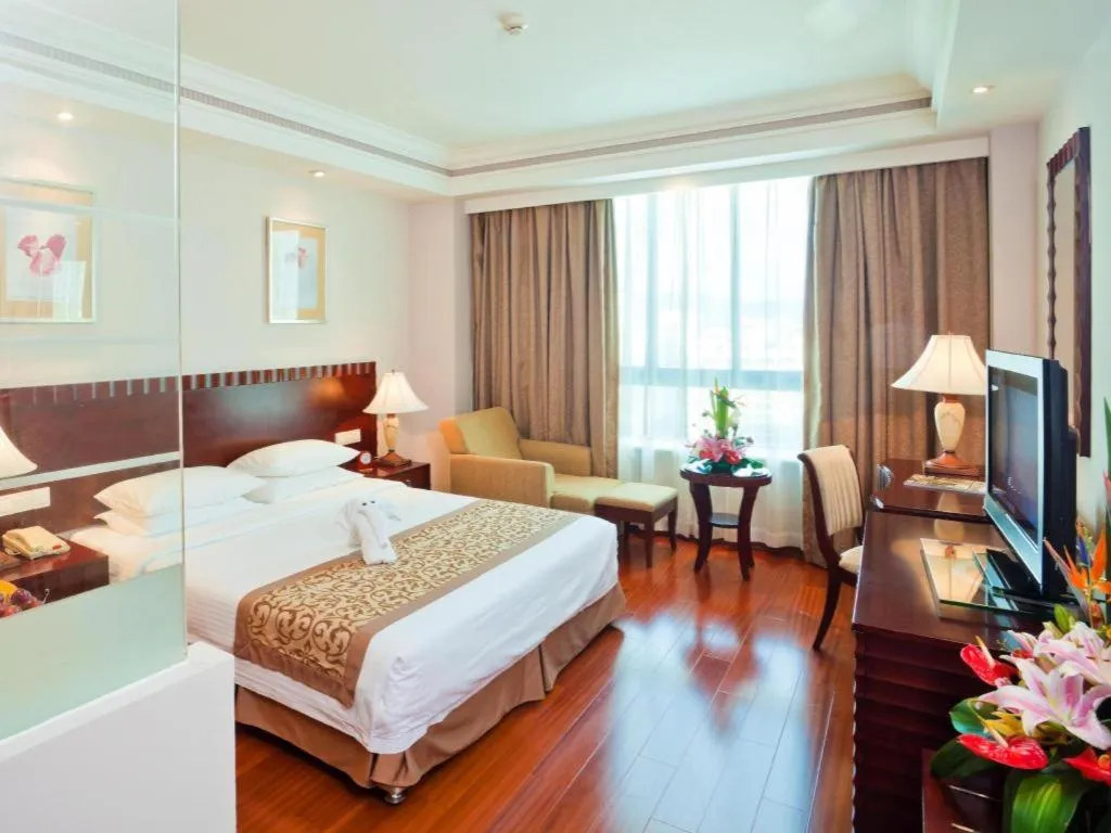 Bed in Sanya Baohong Hotel