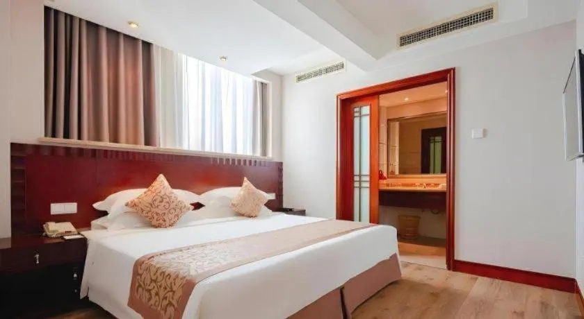 Bed in Sanya Baohong Hotel