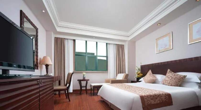 Bed in Sanya Baohong Hotel