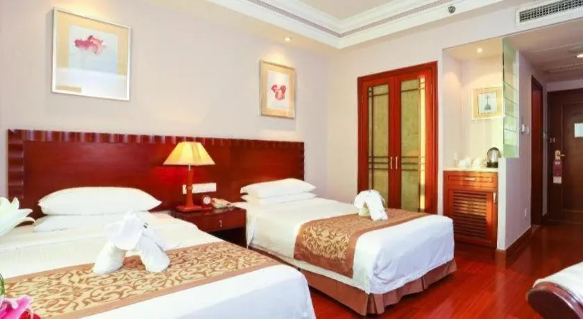 Bed in Sanya Baohong Hotel