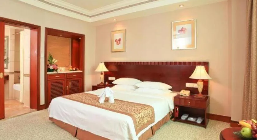 Bed in Sanya Baohong Hotel