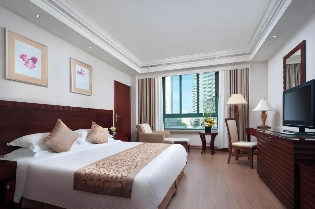 Bed in Sanya Baohong Hotel