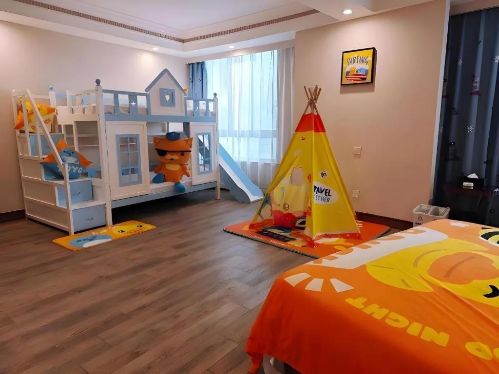 Bed in Sanya Baohong Hotel