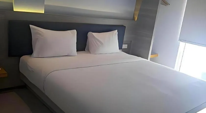 Bed in Amaris Hotel Ambon