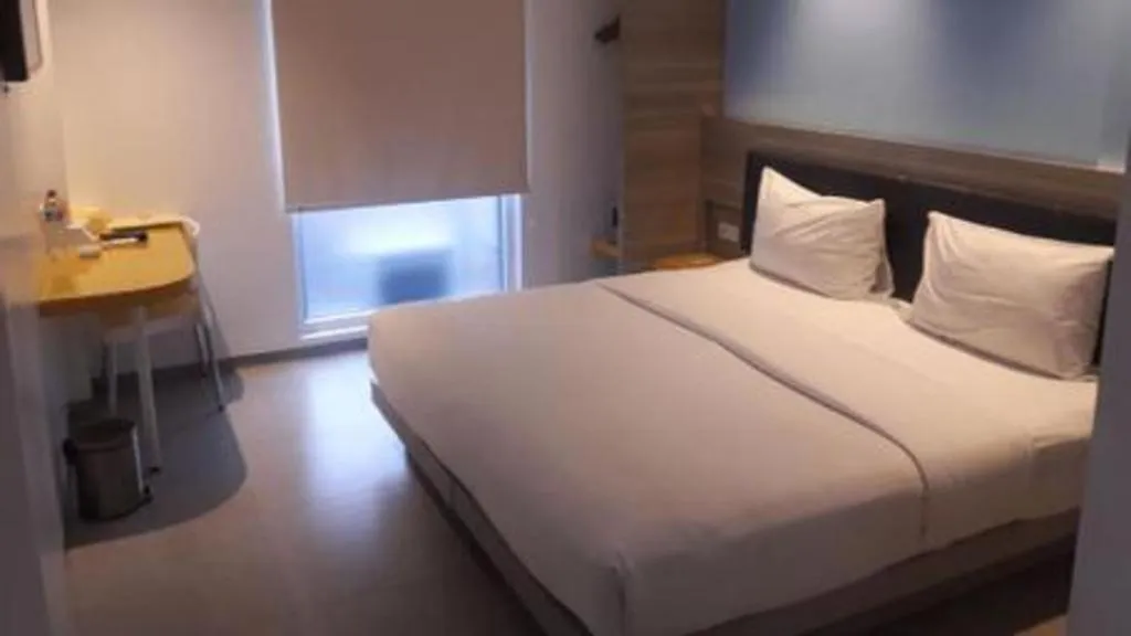 Bed in Amaris Hotel Ambon