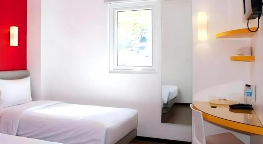 Bed in Amaris Hotel Ambon