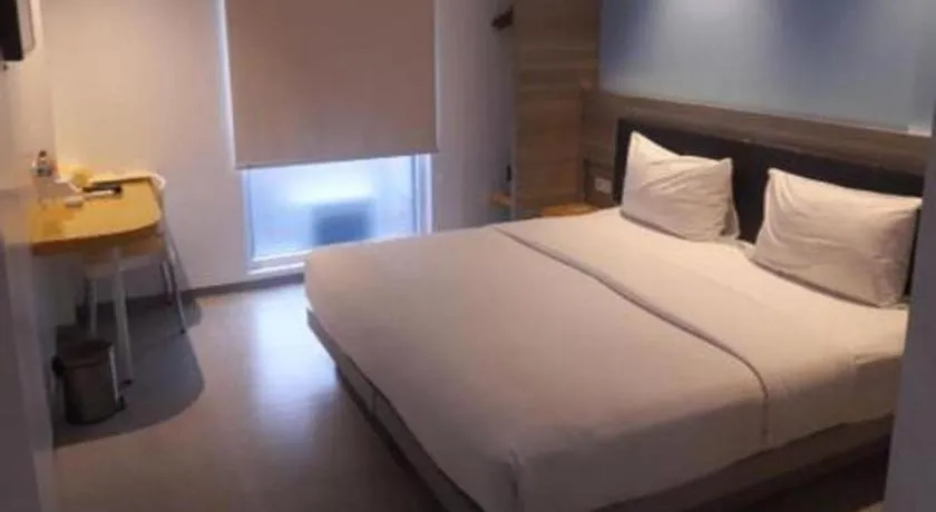 Bed in Amaris Hotel Ambon