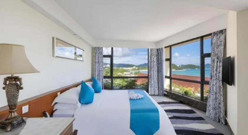 Bed in Sanya Luyi Sea View Hotel