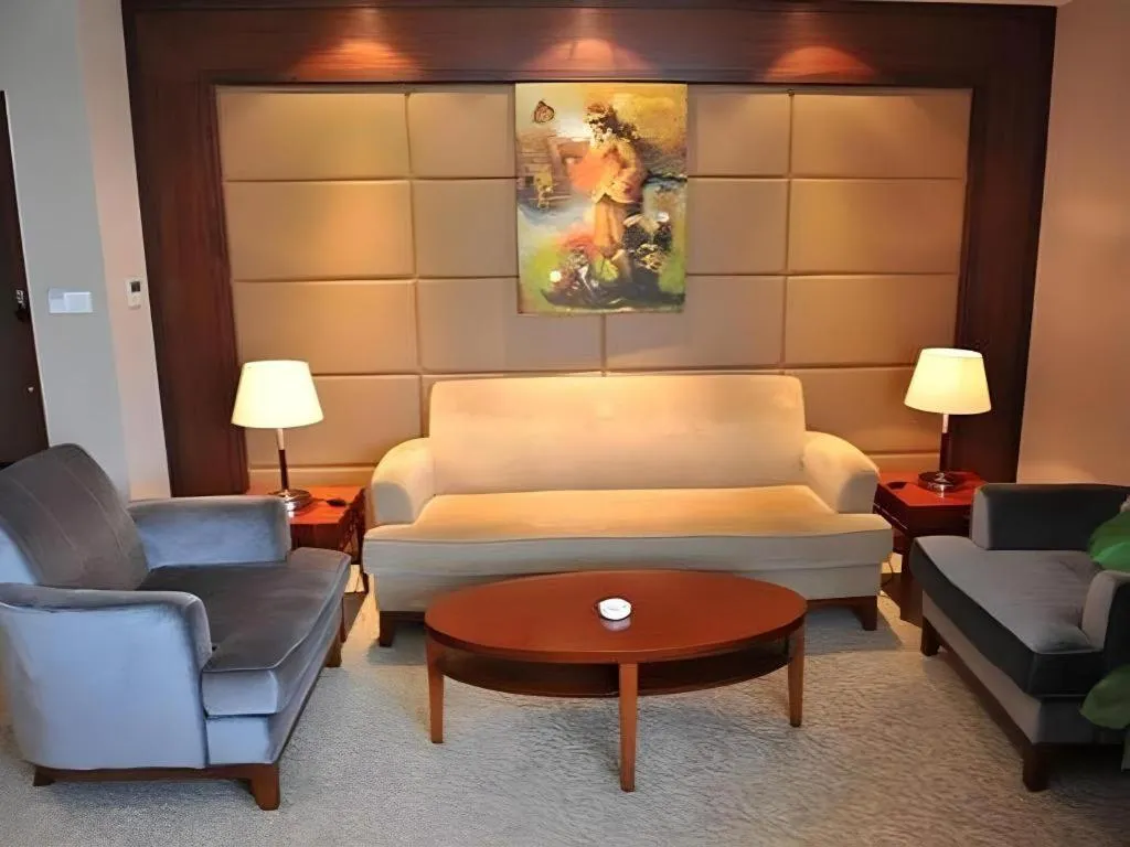 Paradise Jinjiang Hotel