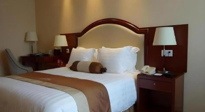 Bed in Paradise Jinjiang Hotel