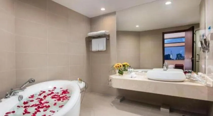 Paradise Jinjiang Hotel