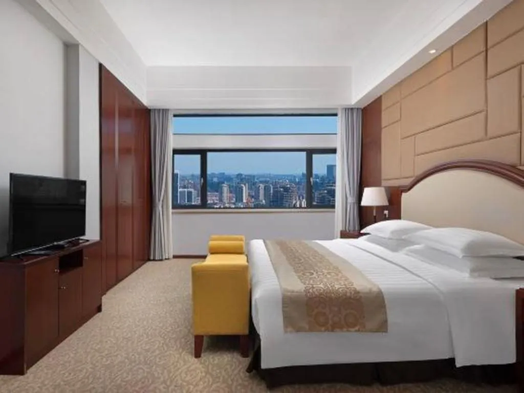 Bed in Paradise Jinjiang Hotel