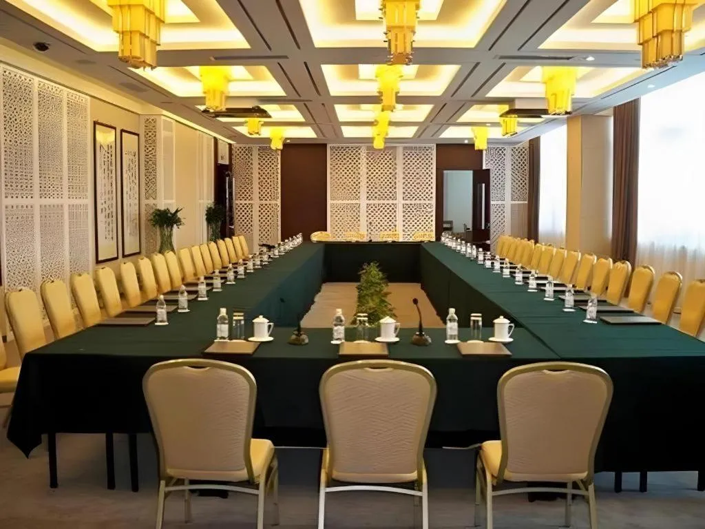 Paradise Jinjiang Hotel