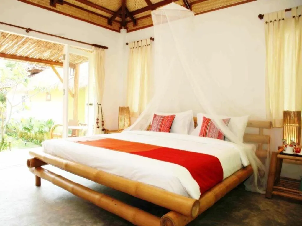 Bed in Him Naam Pai Resort