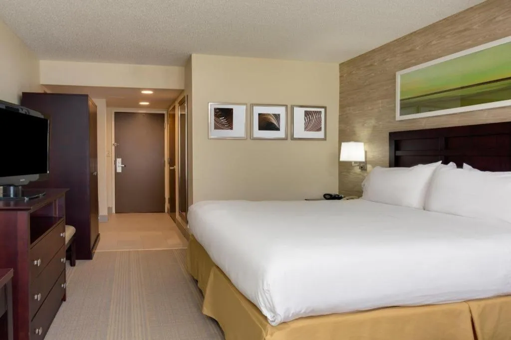 Bed in Holiday Inn Express Wilkesboro By IHG