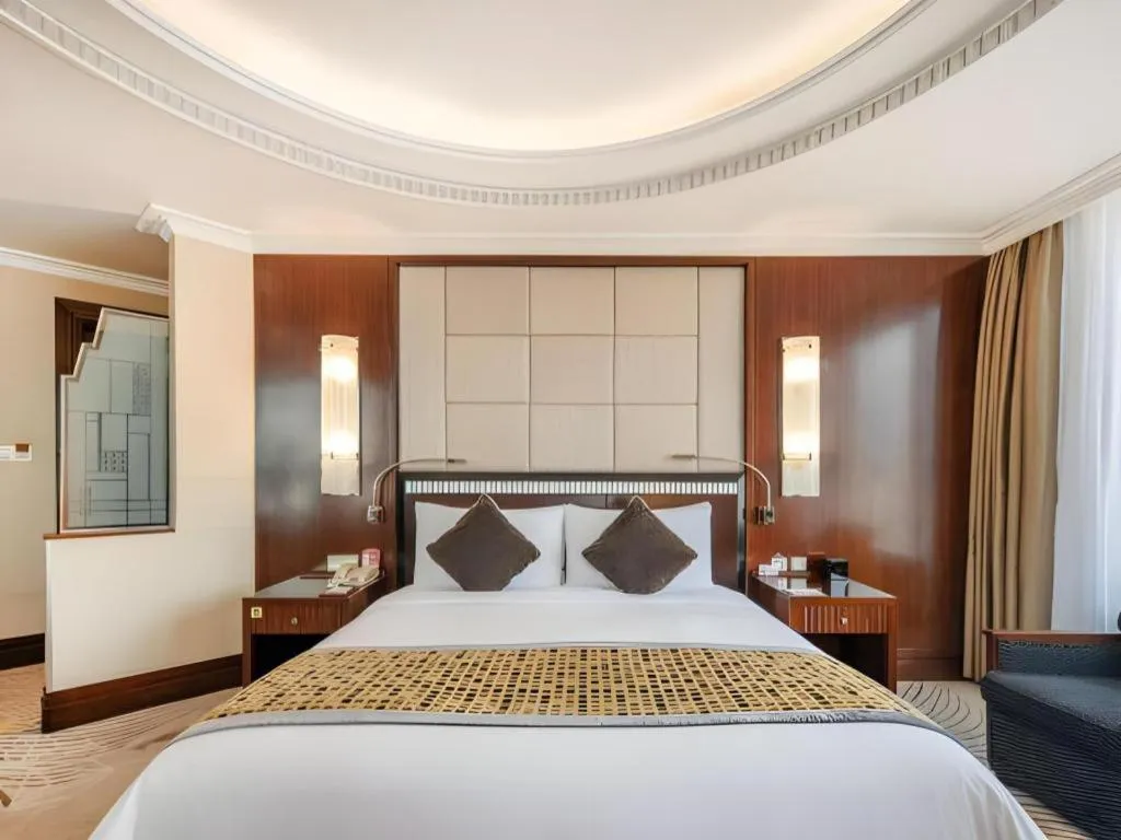 Bed in Grand Soluxe Zhongyou Hotel