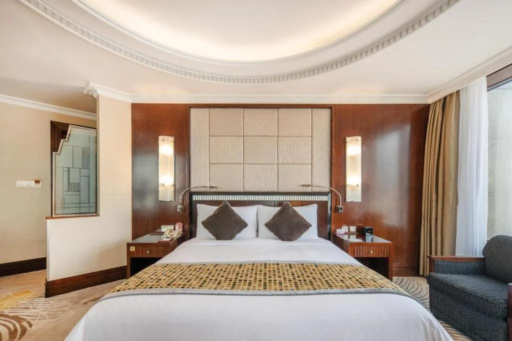 Bed in Grand Soluxe Zhongyou Hotel