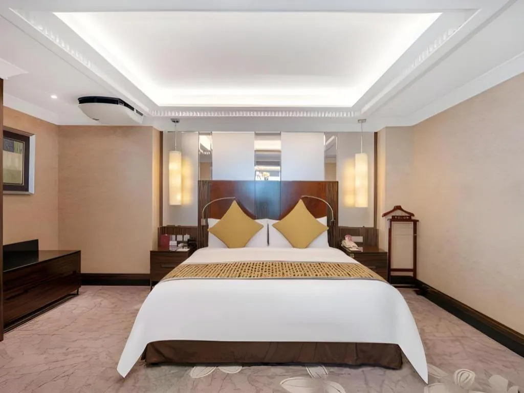 Bed in Grand Soluxe Zhongyou Hotel