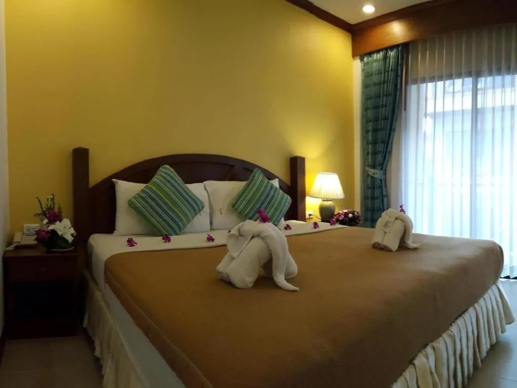 Bed in MT Hotel Patong