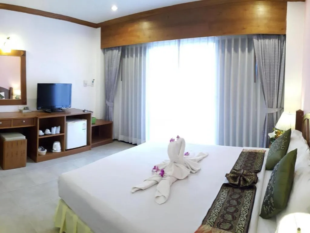 Bed in MT Hotel Patong