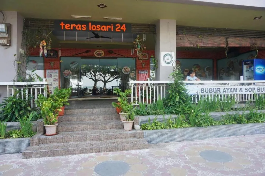 Losari Beach Hotel Makassar