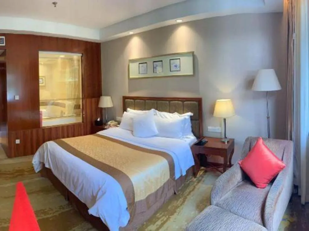 Bed in Yangzhou Hentique Huijin Resort Hotel