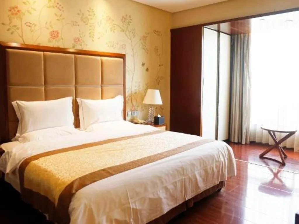 Bed in Yangzhou Hentique Huijin Resort Hotel