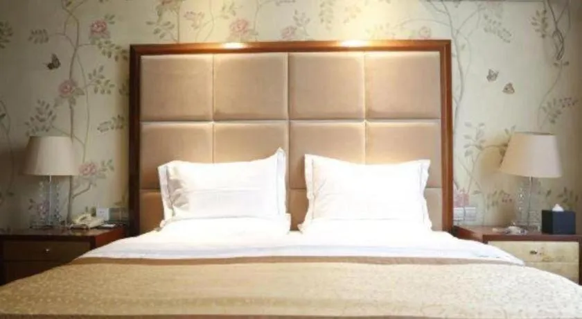 Bed in Yangzhou Hentique Huijin Resort Hotel